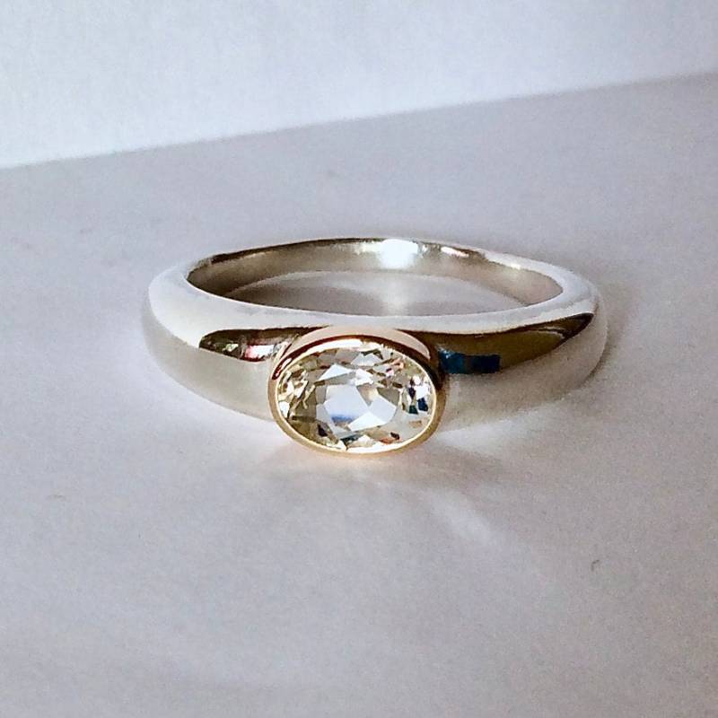 Einfacher Ovaler Weißer Topas Solitär Ring Einfacher Ovaler Weißer Topas Solitär Ring von CHenry