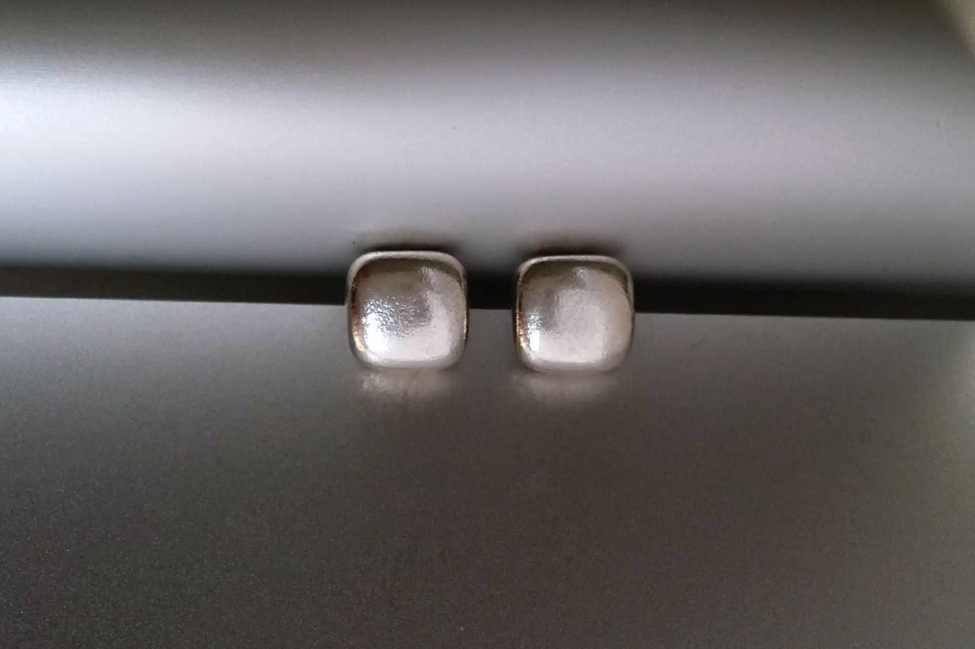 Kleine Silber Kissen Ohrstecker Kleine Silber Kissen Ohrstecker von CHenry