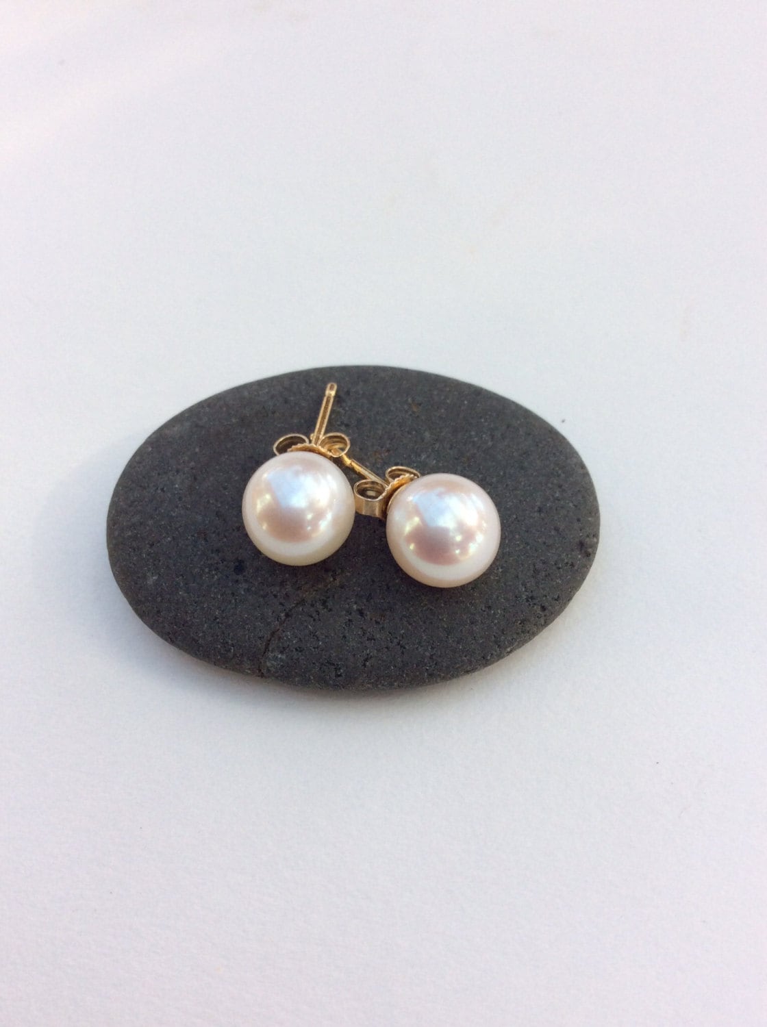 Perle Und 14K Gold Ohrstecker Perle Und 14K Gold Ohrstecker von CHenry