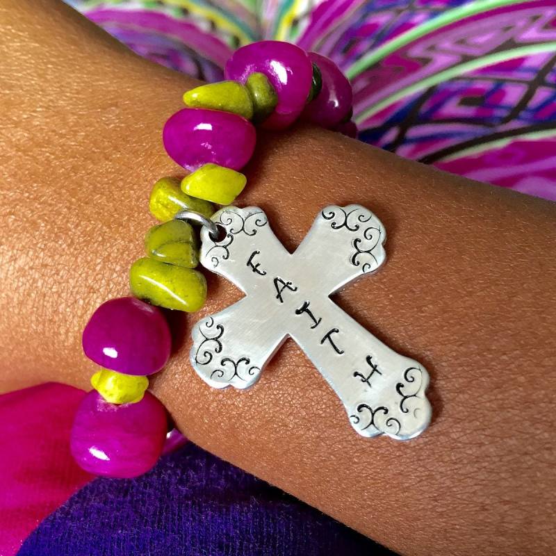 Glauben Hand Gestempelt Kreuz Perlen Armband Glauben Hand Gestempelt Kreuz Perlen Armband von CICinspireme