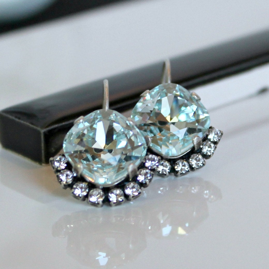Hellblaue Kristall Ohrringe Antik Silber Klappbrisur von CJRoseBoutique