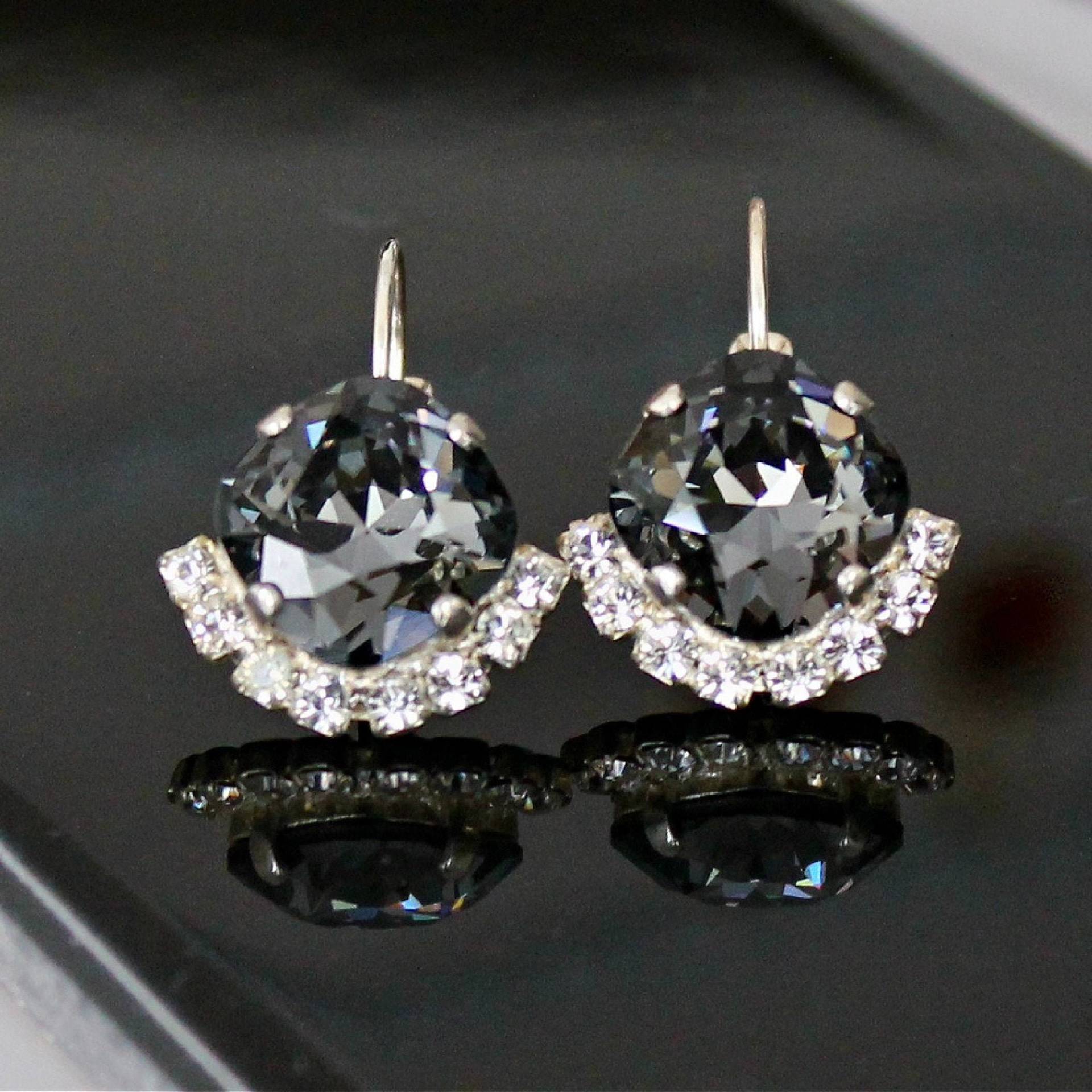 Silber Nacht Kristall Halb Halo Kristalle Auf Lever Back Ohrringe von CJRoseBoutique