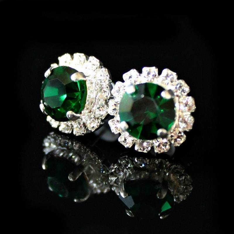 Smaragd Ohrstecker, Smaragdgrüne Kristalle Eingerahmt Mit Klaren Halo-Kristallen An Silbernen Ohrsteckern von CJRoseBoutique