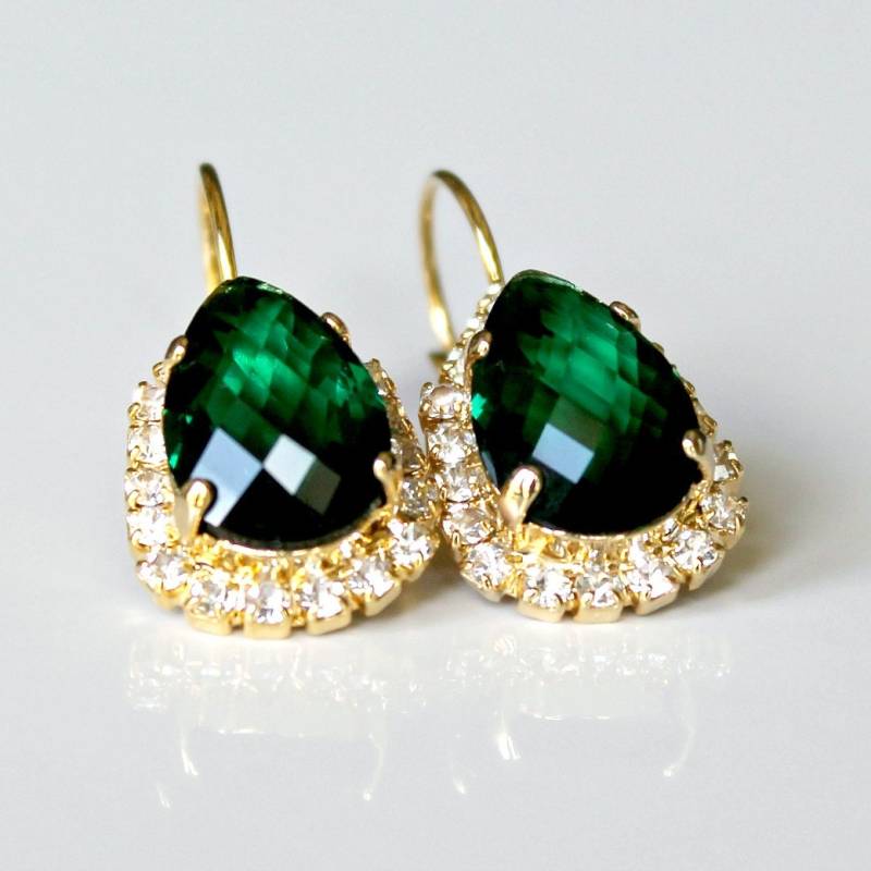 Wunderschön Facettierte Smaragdgrün Teardrop-Kristalle Eingerahmt Mit Pave "Diamanten An Gold Leverback Ohrringe von CJRoseBoutique