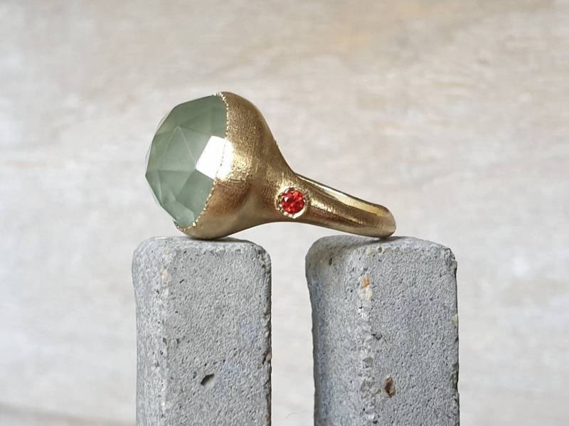 Prehnit Ring - 14K Gold Statement Cocktail Großer Rosenschliff Roter Saphir Goldring von CJbijoux