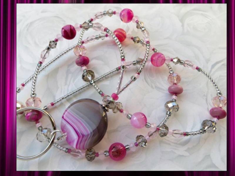 Magenta Mist - Perlen Id Lanyard, Id Abzeichen Halter Achat Edelsteine, Jade Funkelnde Kristalle | Magnetisch/Halskette Verschluss von CJsInspirations