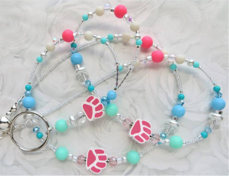 Pink Pfoten - Id Lanyard Abzeichen Halter Pfote Thema, Lehrer Schlüsselband Polymer Clay Pfoten Perlen, Perlen Und Kristalle | Magnet- Oder von CJsInspirations
