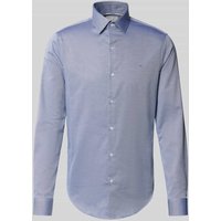 CK Calvin Klein Slim Fit Business-Hemd mit Logo-Stitching Modell 'Harrison' in Royal, Größe 43 von CK Calvin Klein