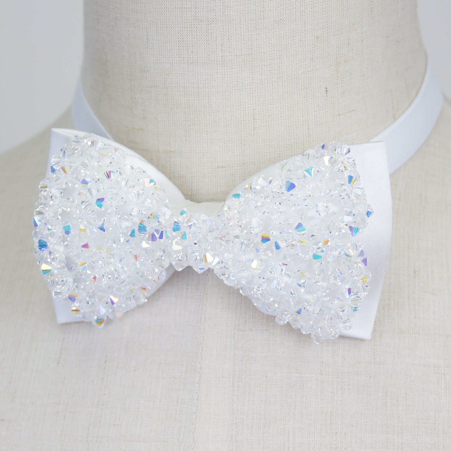 Swarovski Ab Kristalle Fliege | Weiße Blaue Schürze Noeud Papillon Cristaux Blancs Swarovski Ab Kristalle Fliege | Weiße Blaue Schürze Noeud Papillon Cristaux Blancs von CKBowTie