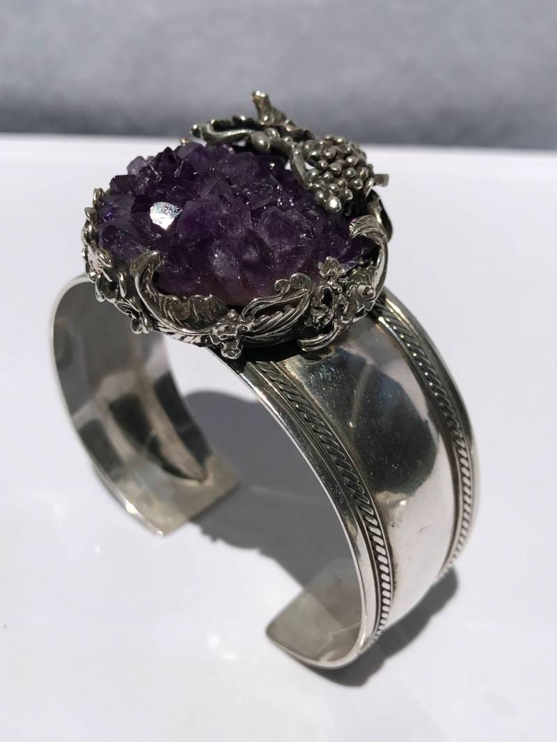 Manschettenarmband Mit Lila Amethyst Cluster Manschettenarmband Mit Lila Amethyst Cluster von CKSilverDesigns