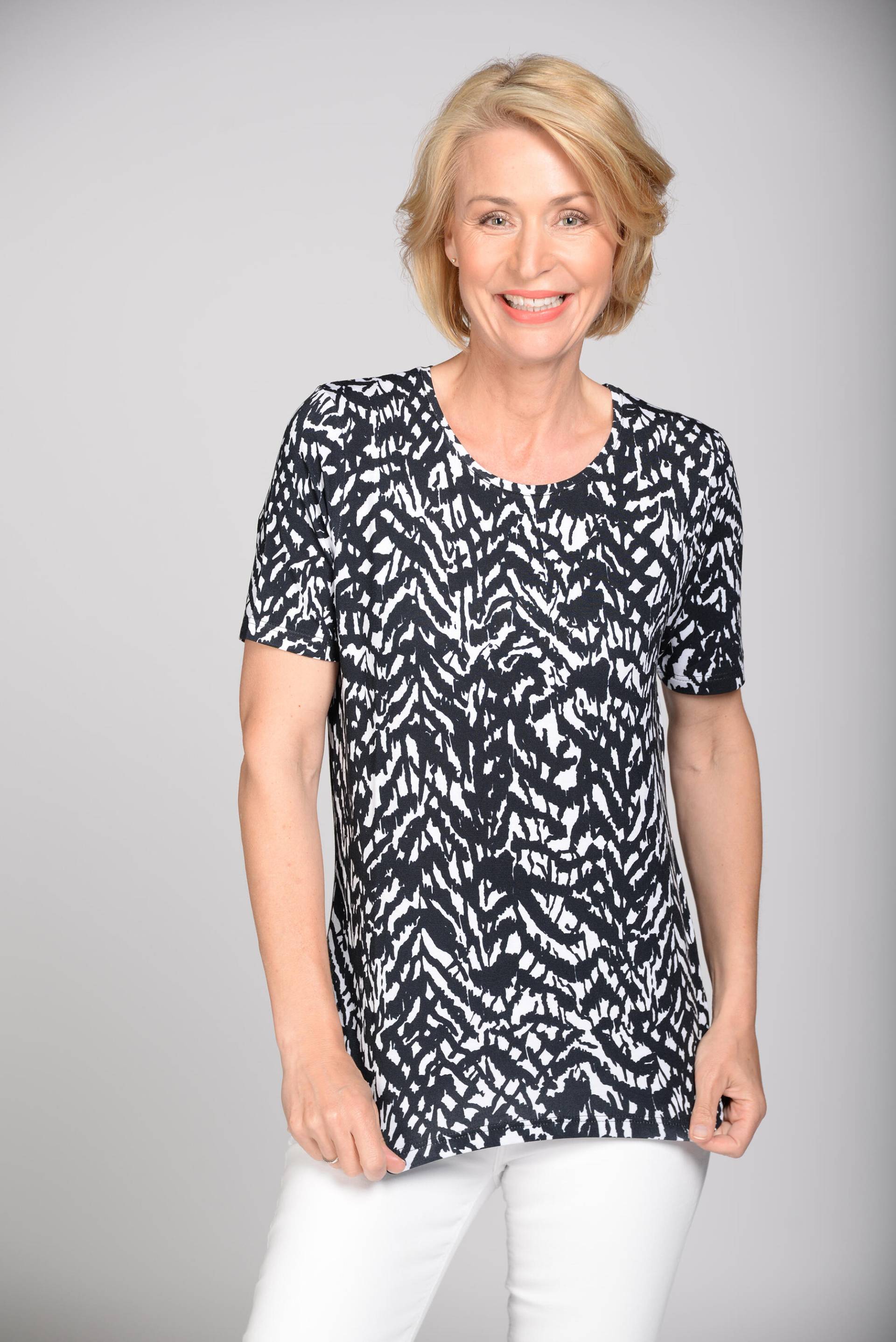 CLARINA - Rdh.-Shirt, 1/2 Arm, Druck schwarz-weiss graphi - Gr. - 44 von CLARINA