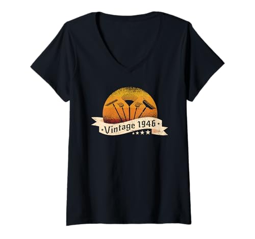 Damen Garten Jahrgang 1946 Geburtstag Gärtnergeräte Gärtner T-Shirt mit V-Ausschnitt von CLICK-HERE for more Gardener gift Birthday Shirts