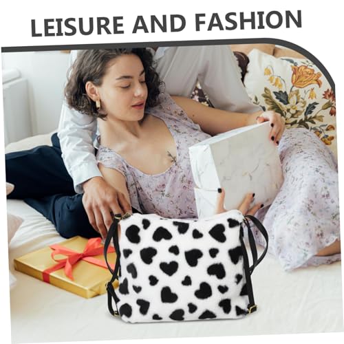 CLISPEED Fluffy Schultertasche Damen Tote Bag mit Großem Fassungsvermögen Kuscheliges Kunstfell Umhängetasche für Herbst und Winter Stylische Weiße Herzmuster Handtasche von CLISPEED