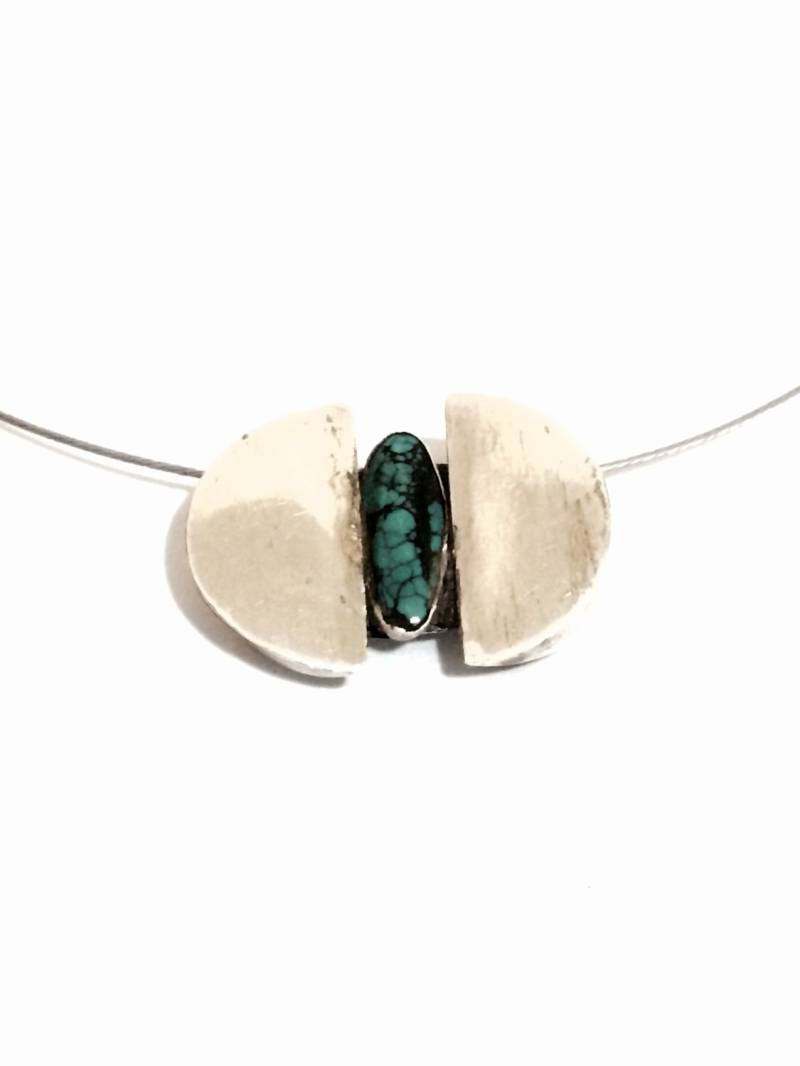 Ein Handgefertigter Modernist Designer J. Adelson Turqouise Anhänger | 1, 5x1x, 25"/Sterling Silber - 17" Stahl Schraubverschlusskette, 12 Gramm von CLLEWISLLC