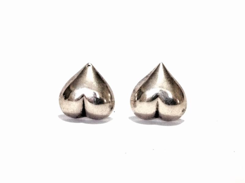 Ein Paar Elegante Mid-Century Herz Ohrstecker/sterling Silber Mit Schmetterlingsrücken, .6x.6x.25". 2, 60 Gramm #4069 von CLLEWISLLC