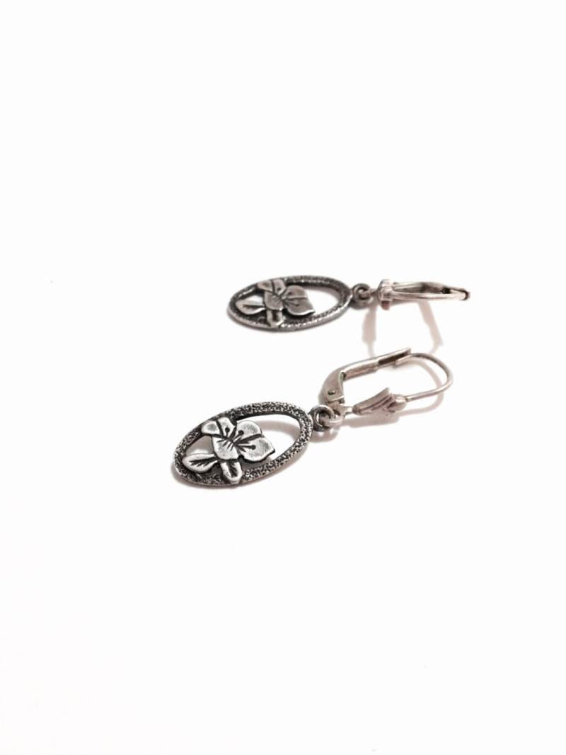 Ein Paar Frühe 1930Er Jugendstil Ovale Abgerundete Blume Geprägte Tropfen-Fädel-Ohrringe/sterling Silber, Je 1x, 25x, 2" , 2, 08 Gramm #3563 von CLLEWISLLC