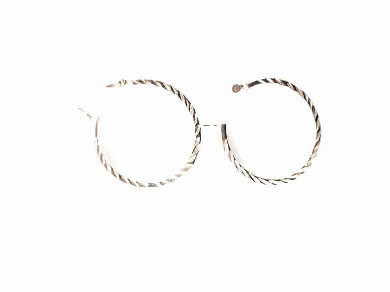 Ein Paar Mid-Century Designer Su Sterling Silber Geätzte Hoop Ohrringe Ohrringe, 1" Durchmesser, 2, 41 Gramm #3076 von CLLEWISLLC