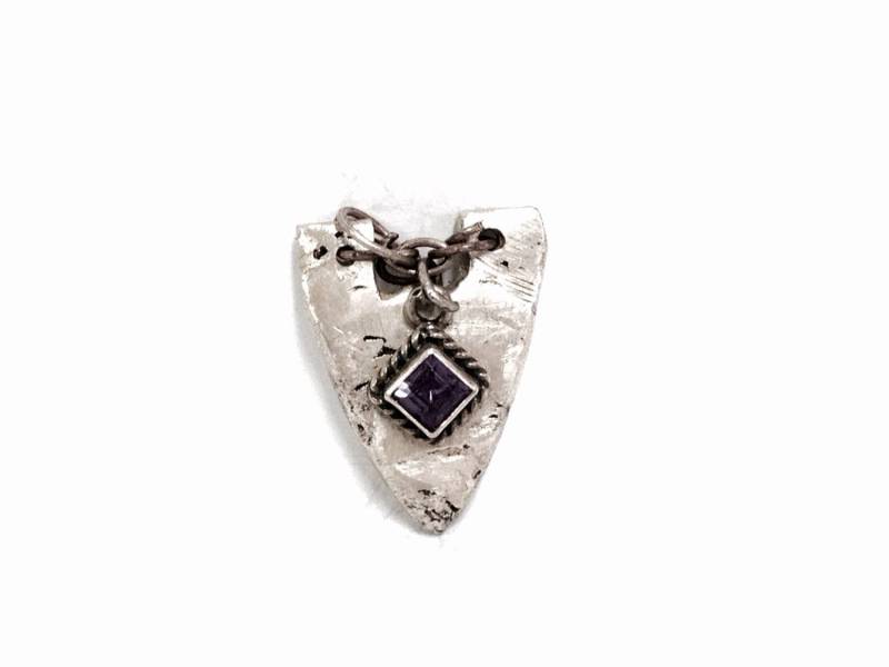 Moderne Sterling Handgemachte Pfeilspitze Und Amethyst Anhänger 1x.75x.14", .5Oz, Detailreich Geschnitzter Modern Art Schmuck, 1 Von Einer Art, #2332 von CLLEWISLLC