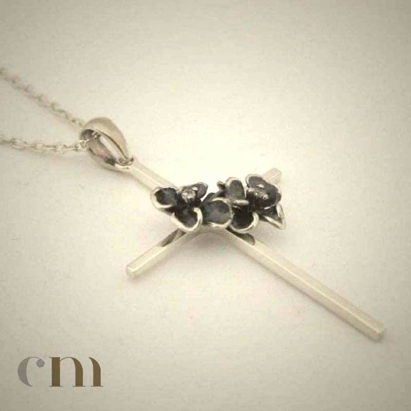 Kreuz Mit Blumen, Frauen Necklase, Sterling Silber Kreuz, Einzigartige Religiöse Schmuck, Sinnvolle Geschenk Für Sie, Mutter Geschenk, Kunst von CMJewelleryCrafts