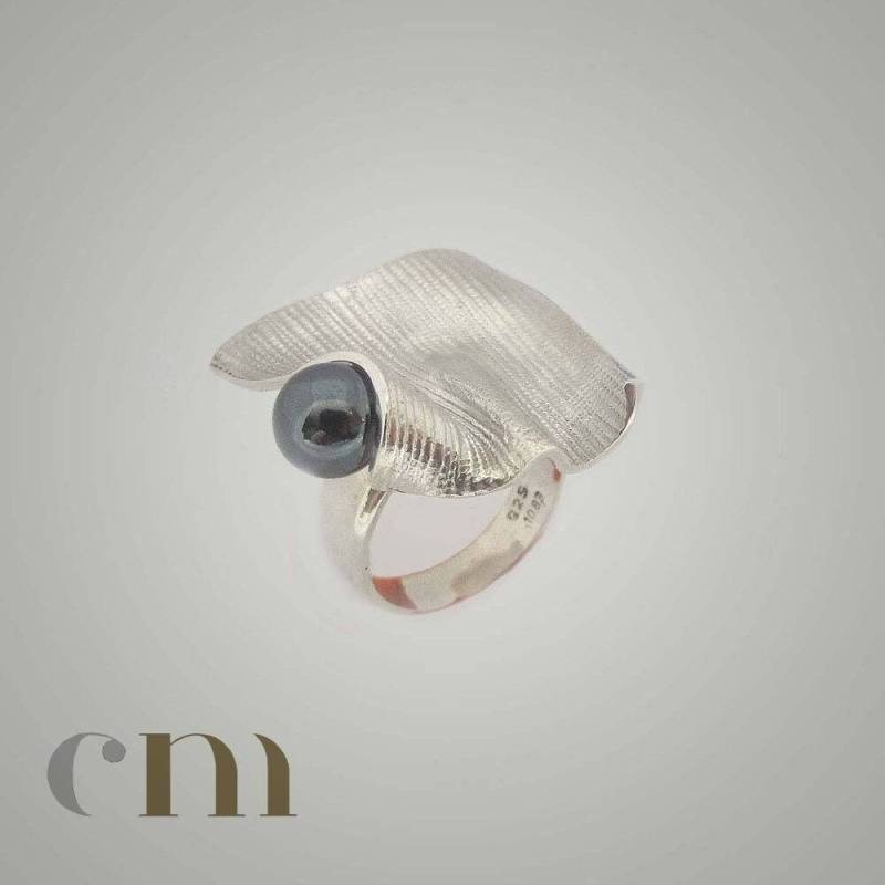 Silber Ring Für Frauen Schmuck Moderne Hämatit Stein Statement Große Breite Valentinstag Geburtstag Ihre 30. 40. 50 von CMJewelleryCrafts