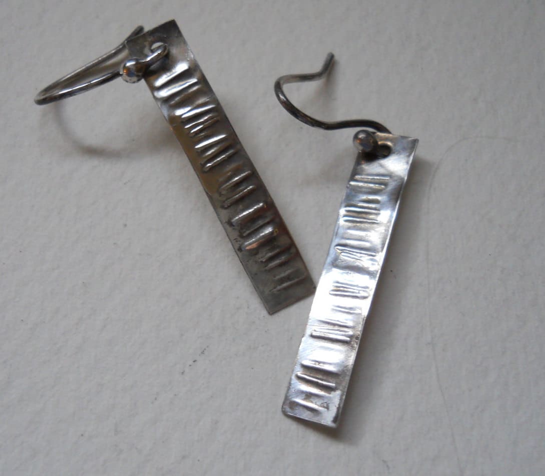 Modern. Abstrakt. Sterling Silber. Repousse." Rinde". Ohrringe Modern. Abstrakt. Sterling Silber. Repousse." Rinde". Ohrringe von CMarieArtworks