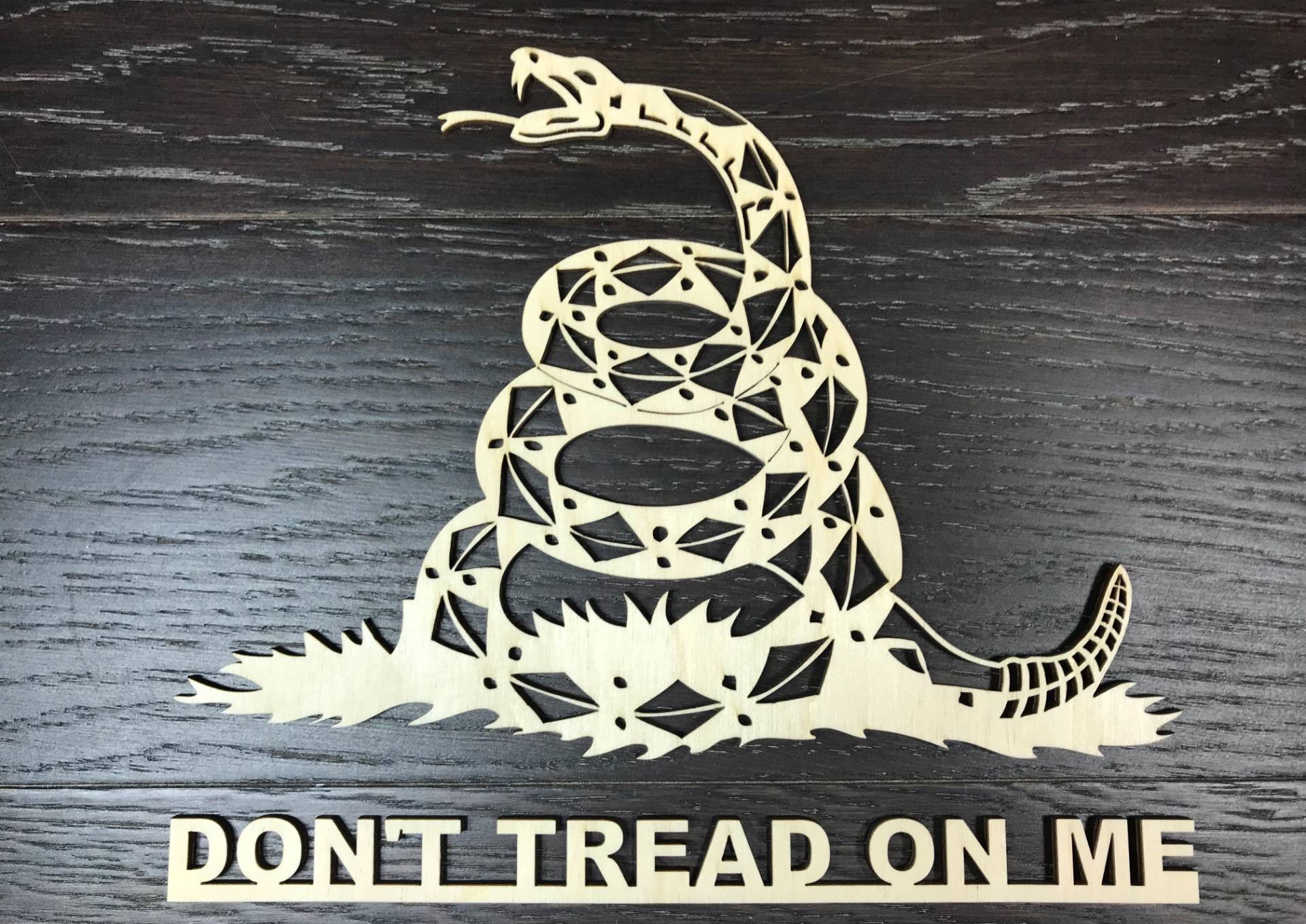 10 - 35 cm/Don't Tritt On Me Holzlogo 10 - 35 cm/Don't Tritt On Me Holzlogo von CNCAUTOMATIC