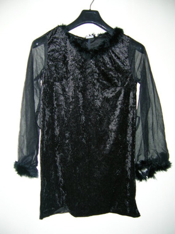 Vintage 90Er Black Velvet Dress Mit Schiere Ärmel Und Flauschige Legen Sie Größe S - M von COCKROACHvtg
