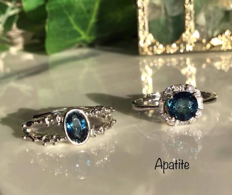 Blue Apatite Ring von COCOROCRYSTAL