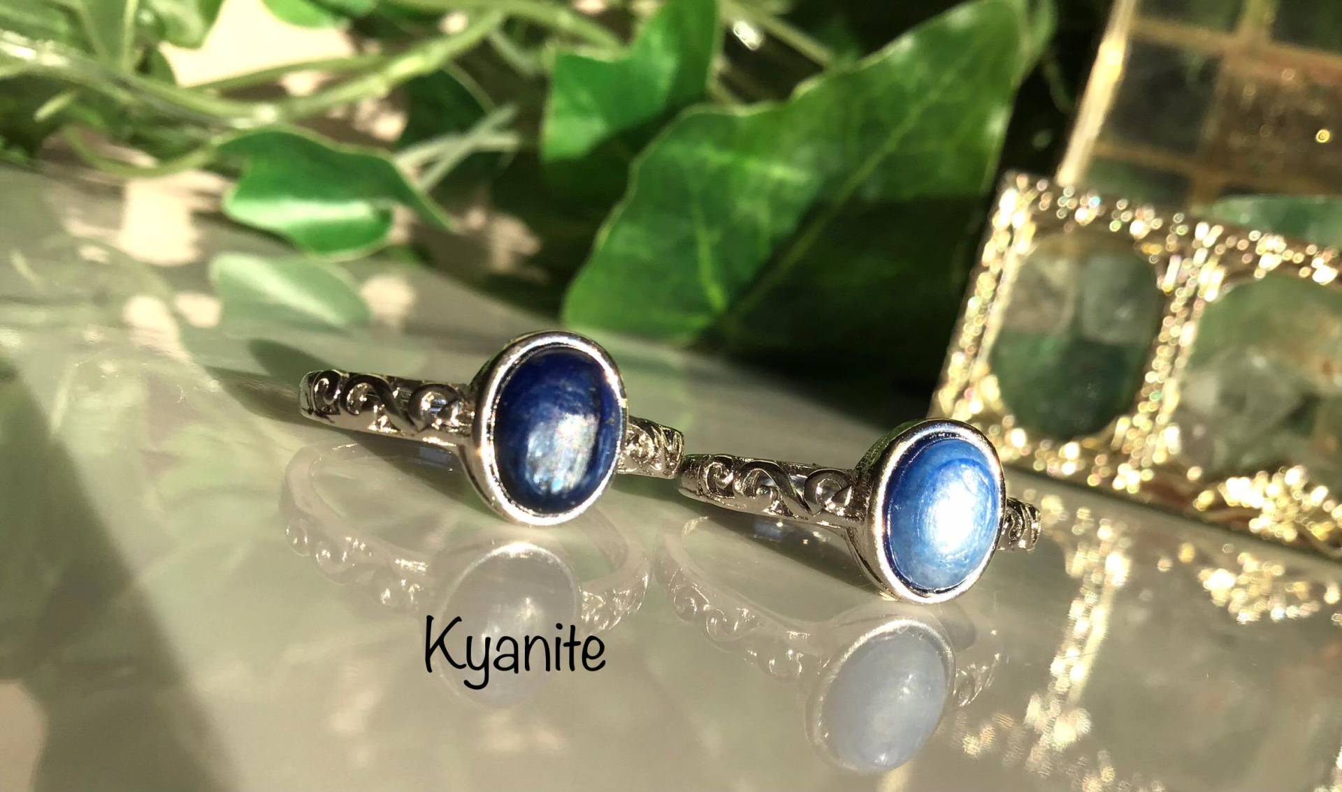 Kyanite Ring von COCOROCRYSTAL