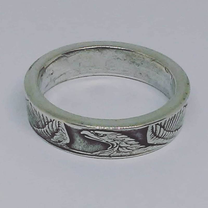 Coin Ring Handgefertigt Aus 100 Jahre Alten Morgan Silber Dollar Kernstück Grössen 4-8 Coin Ring Handgefertigt Aus 100 Jahre Alten Morgan Silber Dollar Kernstück Grössen 4-8 von COINRINGSandTHINGS