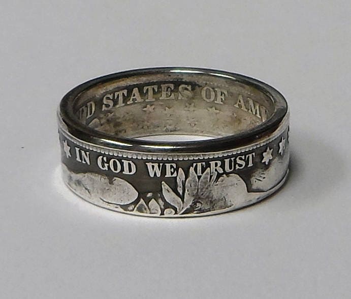 "Münzring Aus 100 Jahre Altem "Barber Silver Half Dollar" in Den Größen 9 - 15." "Münzring Aus 100 Jahre Altem "Barber Silver Half Dollar" in Den Größen 9 - 15." von COINRINGSandTHINGS