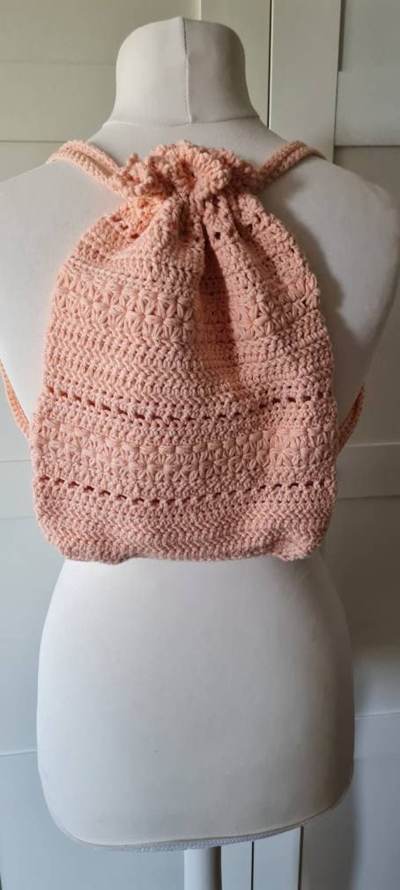 Gehäkelter Mustermix Damen Rucksack in Lachs von COLORFULWoolCreation