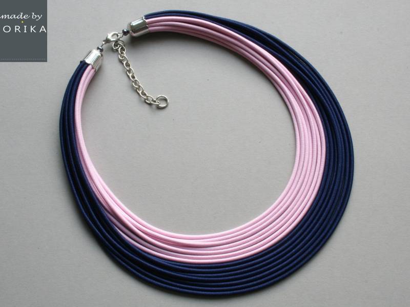 Blau Rosa Textil Halskette Handgemachte Multi Strand Bib Halskette von COLORIKA