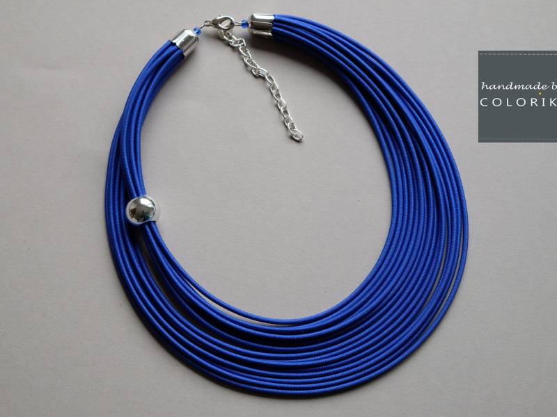 Blaue Kordel-Halskette Mehrreihiger Textilschmuck von COLORIKA