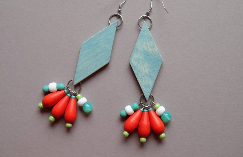 Boho Perlen Statement Ohrringe Türkis, Rot, & Holz von COLORIKA