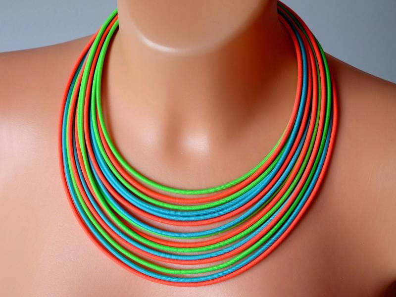 Bunte Chunky Rope Halskette Neon Stoff Kordel, Ethnic Lariat von COLORIKA