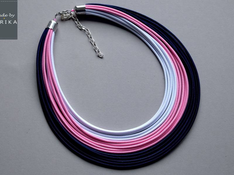 Chunky Multistrand Halskette Rosa, Blau & Weiß Textil Schnur von COLORIKA