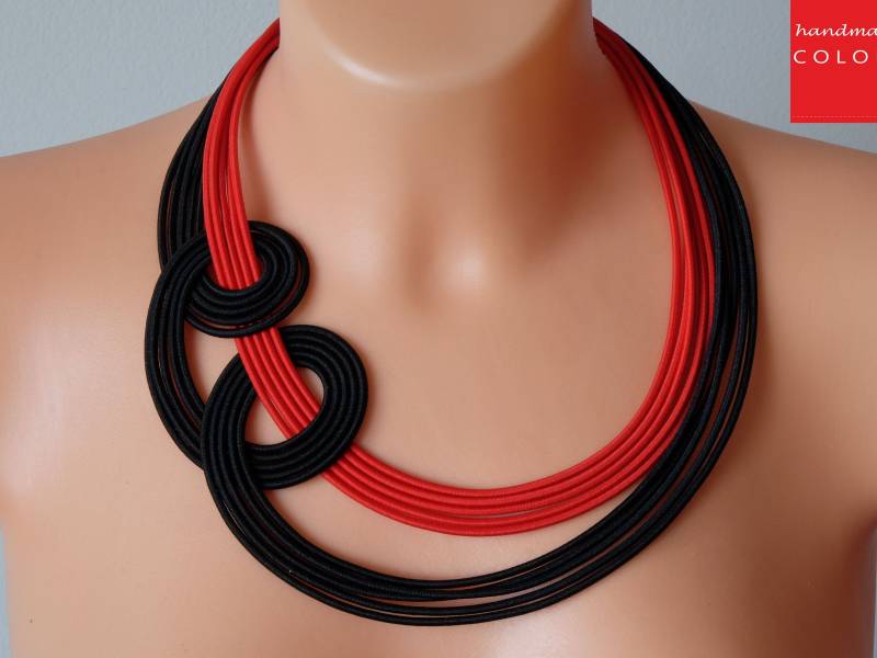 Geknotete Schwarze Und Rote Halskette, Modestrang-Halskette, Schwarz-Rote Schwarze Kordelhalskette, Mutige Bunte Halskette von COLORIKA