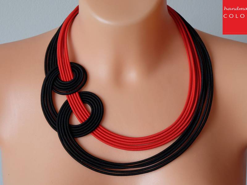 Geknotete Schwarze Und Rote Halskette, Modestrang-Halskette, Schwarz-Rote Schwarze Kordelhalskette, Mutige Bunte Halskette von COLORIKA