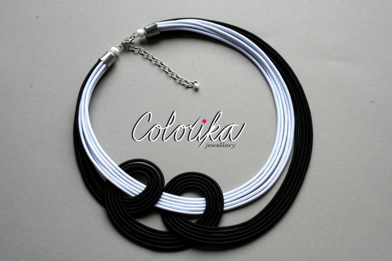 Geknotete Schwarzweiße Textilschnur-Halskette Colorika Modeschmuck von COLORIKA