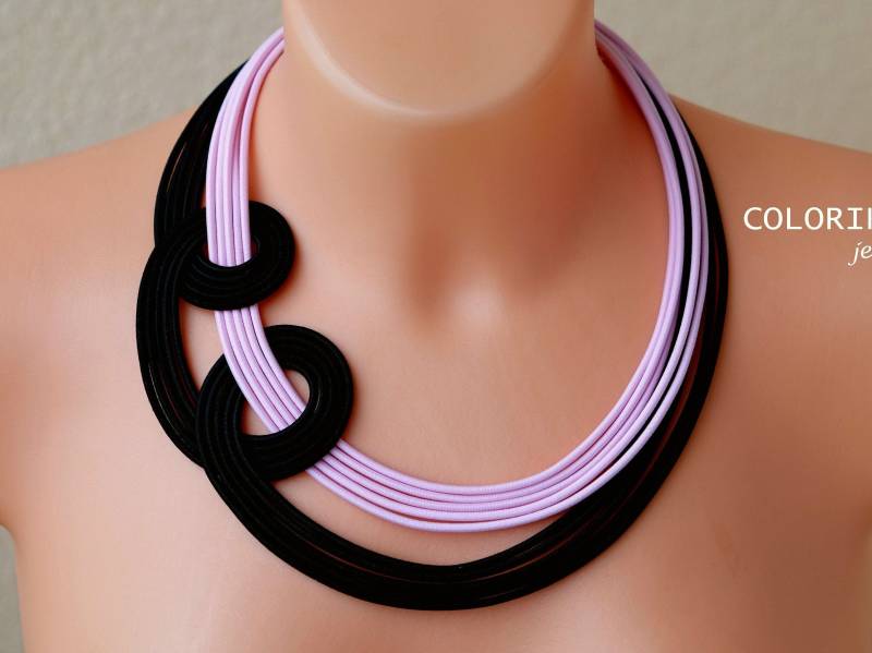 Geknotete Statement Kette Schwarze & Pastell Rosa Textilkordel von COLORIKA