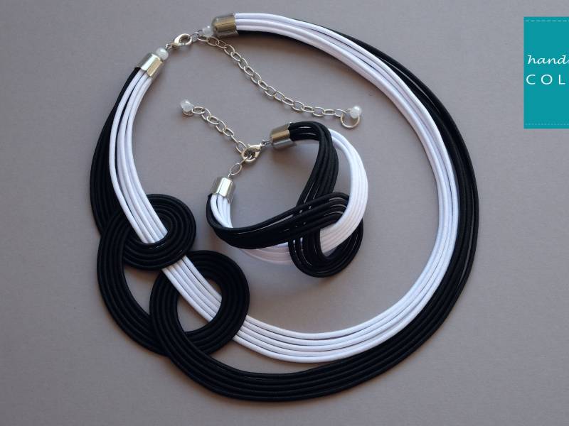 Geknotetes Schwarz-Weißes Schmuckset Textiles Collier & Armband von COLORIKA