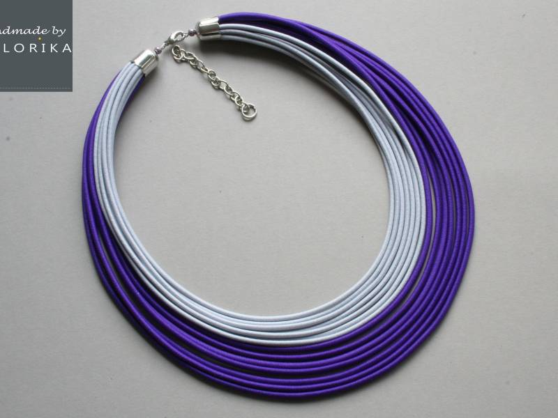 Handgemachte Bib Halskette Graue Statement Kette von COLORIKA