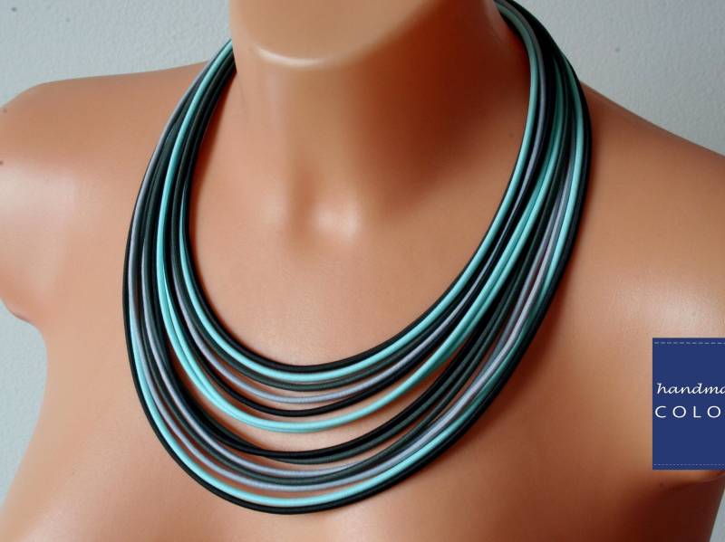 Handgemachte Türkis & Schwarze Kordel Halskette Bunter Schmuck von COLORIKA