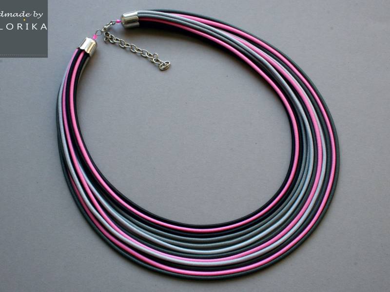 Layered Rope Halskette Rosa, Grau Stoff Bib Halskette von COLORIKA