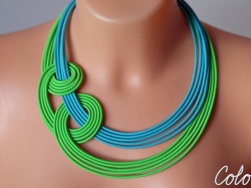 Neon Grün & Türkis Multistrang Halskette Chunky Lätzchen Statement Schmuck von COLORIKA