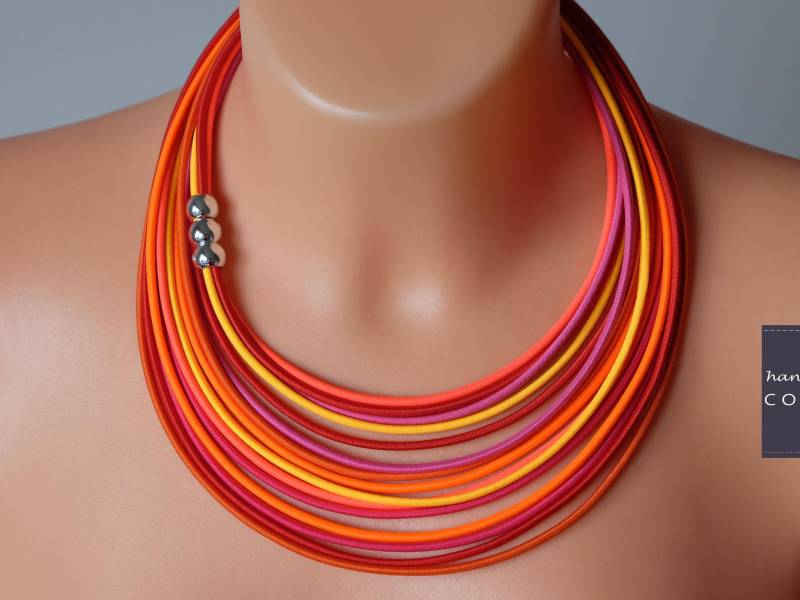Neon Rot Halskette, Orange Funky Helle Orange Halskette, Fun Farben Halskette, Stoff Halskette, Sommer Halskette von COLORIKA