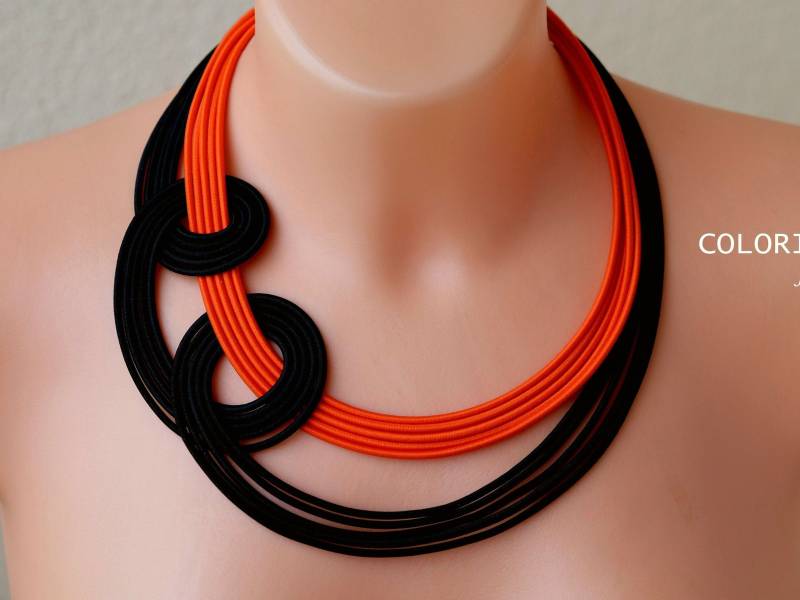 Orange & Schwarz Knoten Halskette Statement Seil Schmuck von COLORIKA