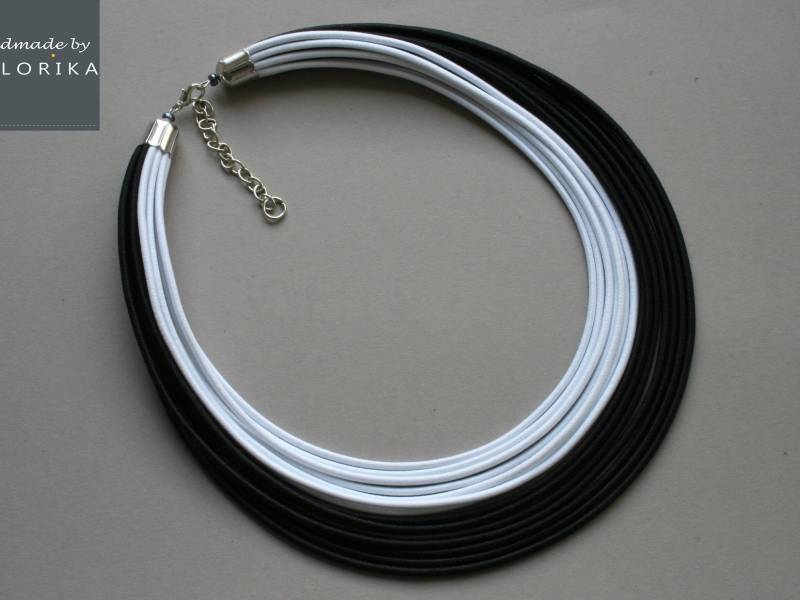 Schwarz-Weiße Kordel-Halskette Handgemachter Minimalist Statement Schmuck von COLORIKA