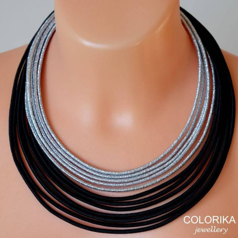 Schwarze Silberne Halskette, Elegante Schwarze Textil-Halskette, Bold Statement Halskette von COLORIKA